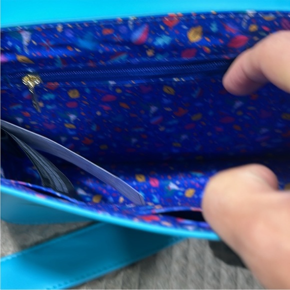 NWT Loungefly Disney Just Around the Riverbend Pocahontas Crossbody Bag - Picture 3 of 5